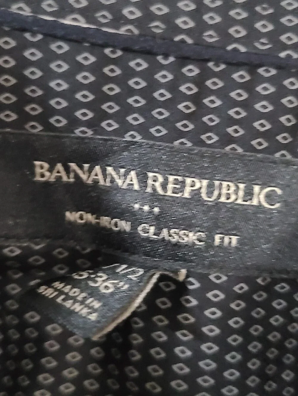 Banana Republic men's long sleeve Micro Pattern button-up shirt